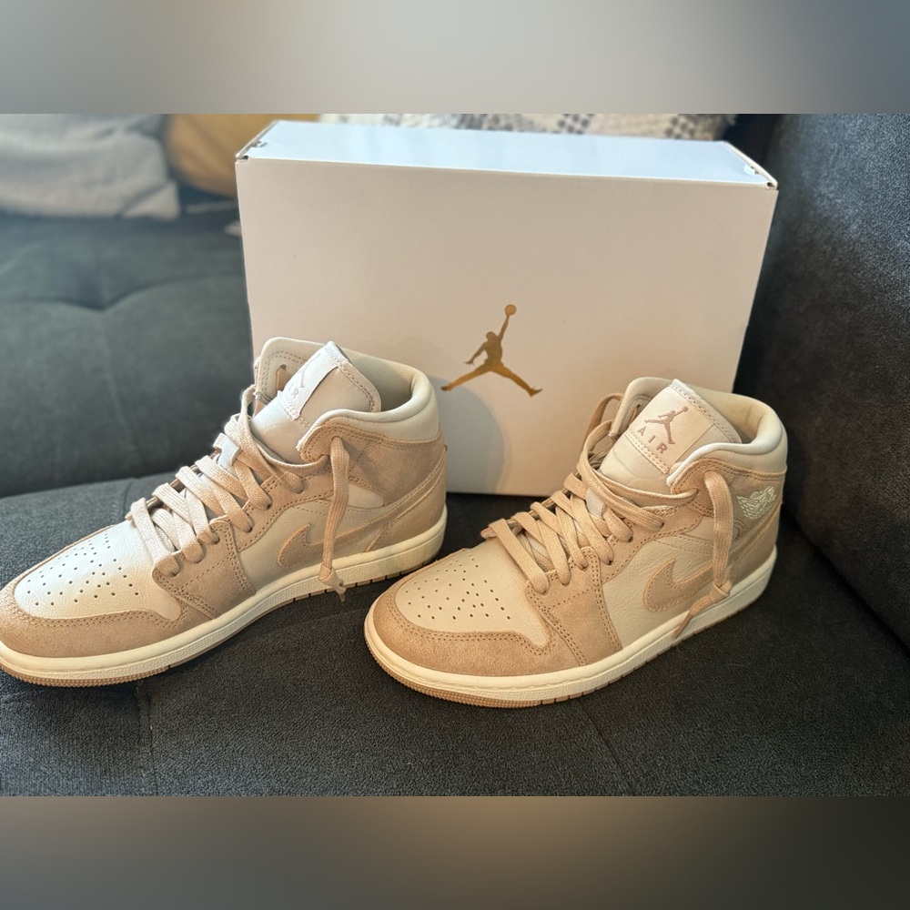Air Jordan 1 Mid in Beige/Dusty Rose-size 7 Women’s